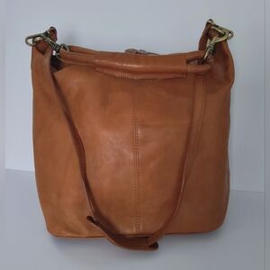 I Medici Firenze Italian Made Women's Tan Leather Shoulder Bag. Pre-owned.